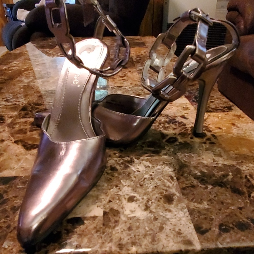 Nwot Dollhouse heels